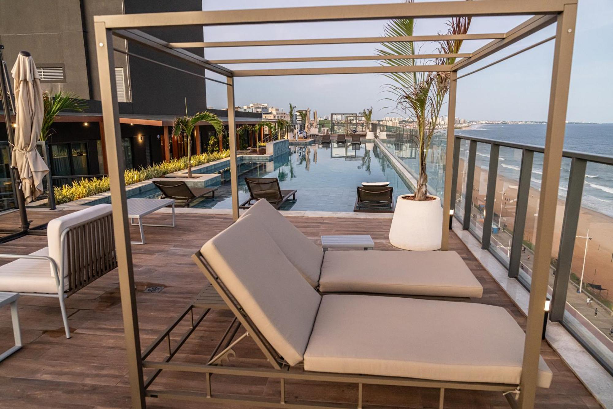 Chic Beachfront Oasis With Stunning Ocean Views Apartamento Salvador