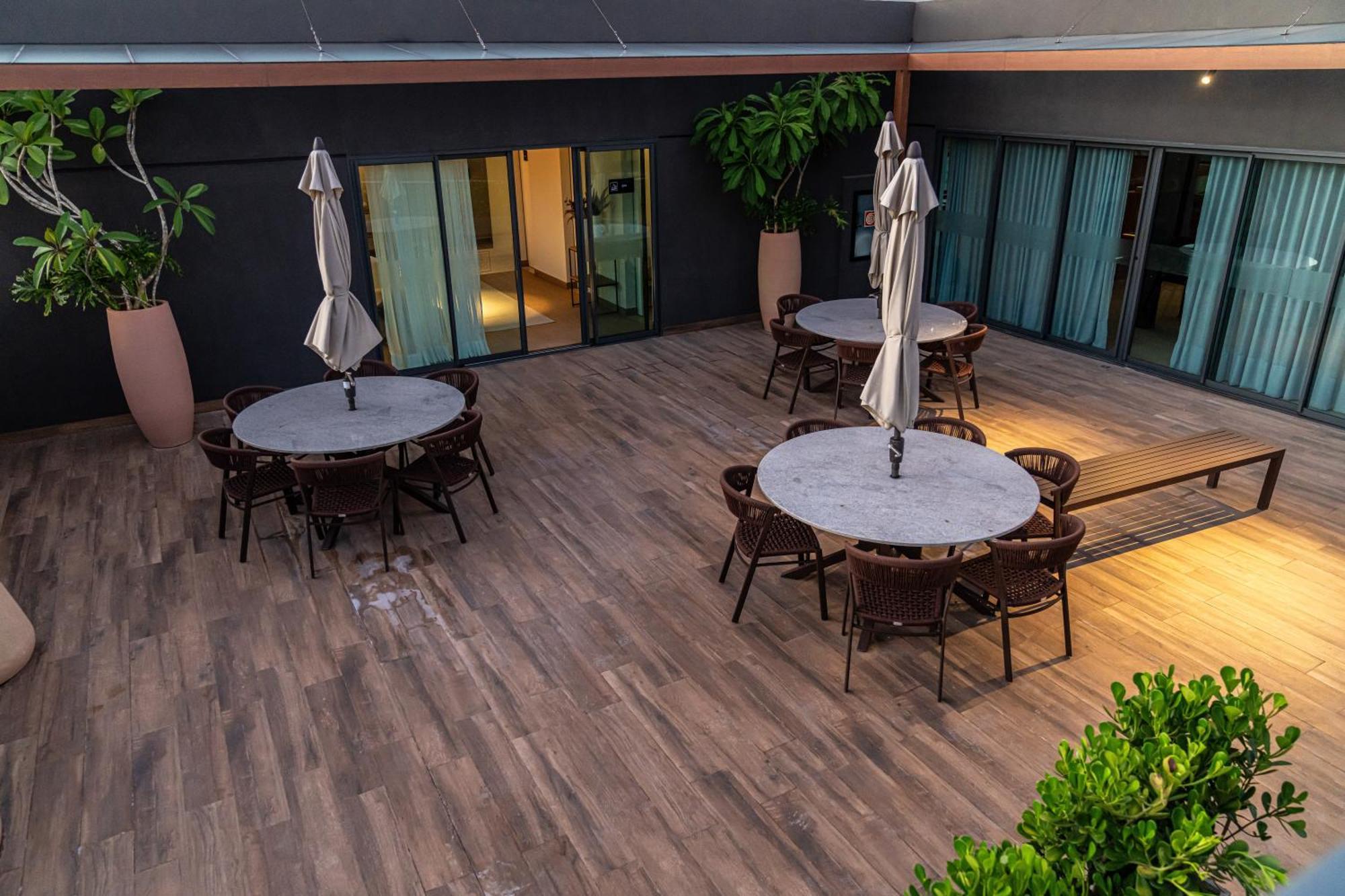 Chic Beachfront Oasis With Stunning Ocean Views Apartamento *