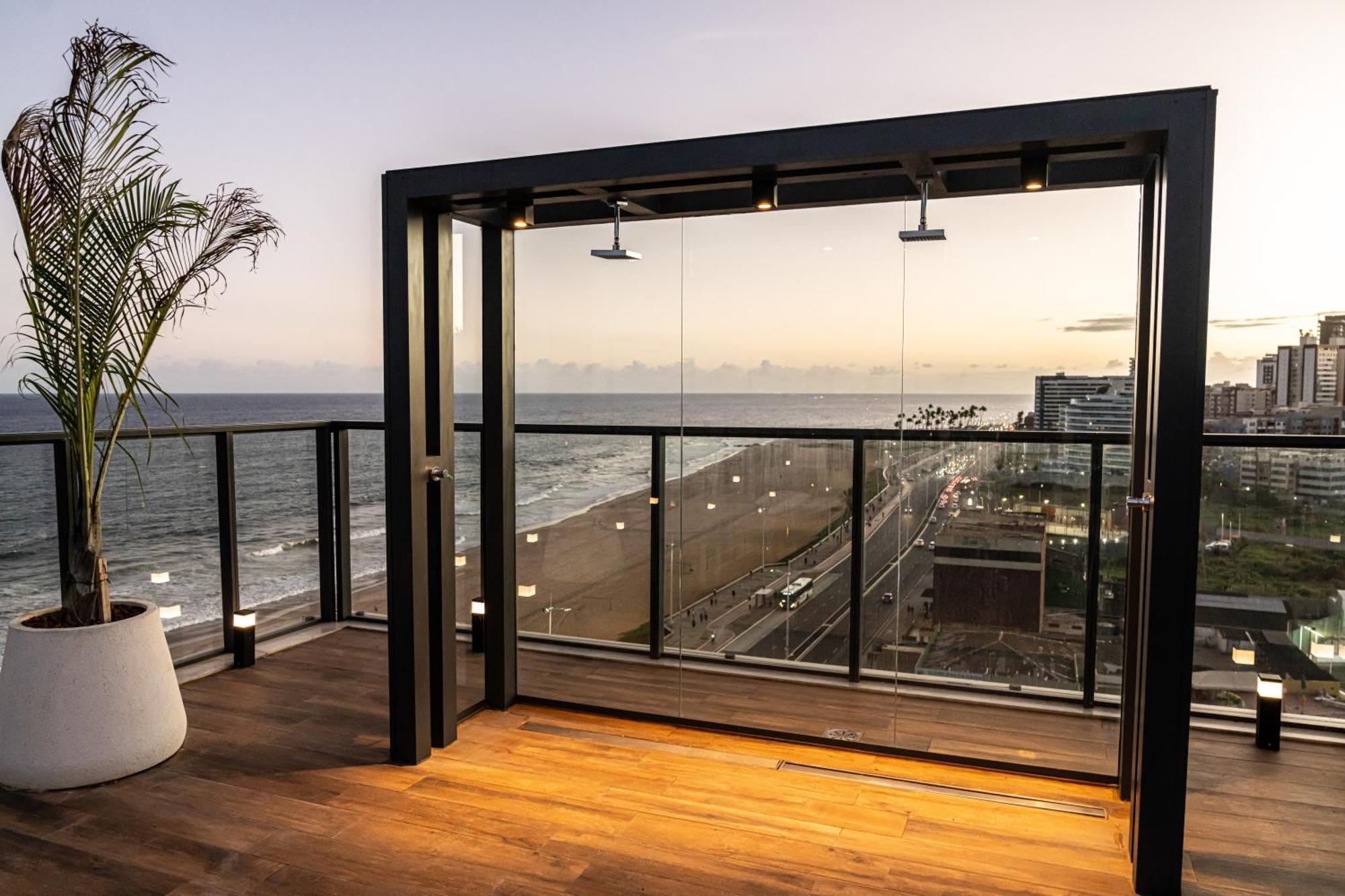 Apartamento Chic Beachfront Oasis With Stunning Ocean Views
